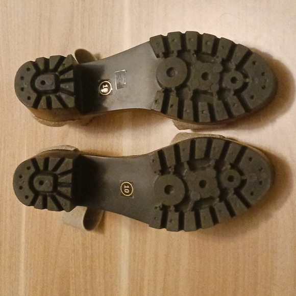 Stretch Sandals in Taupe are Made in Mexico in Size 10  (No Brand Name) - Picture 8 of 9